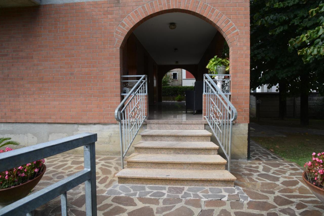 Villa Ferrari Oriella Solignano Nuovo Eksteriør bilde