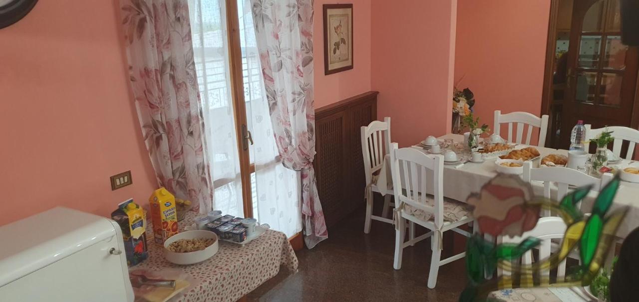Villa Ferrari Oriella Solignano Nuovo Eksteriør bilde